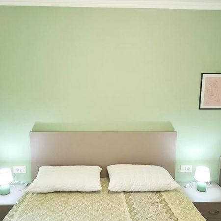 2V1 - Blloku Zy Apartman Tirana Kültér fotó