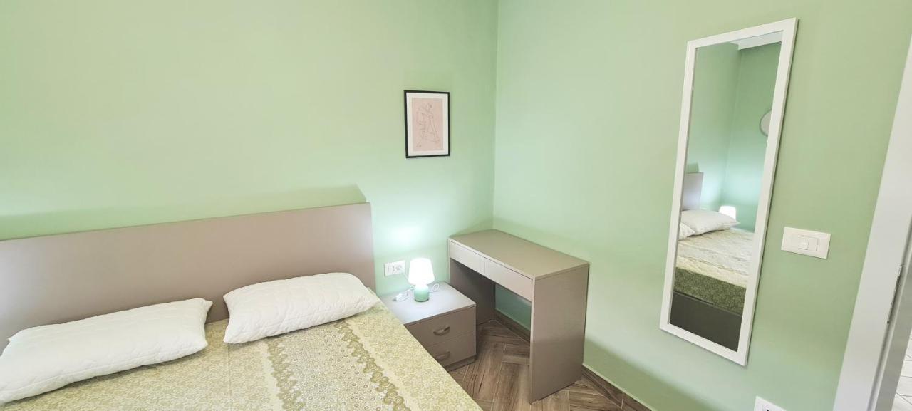 2V1 - Blloku Zy Apartman Tirana Kültér fotó