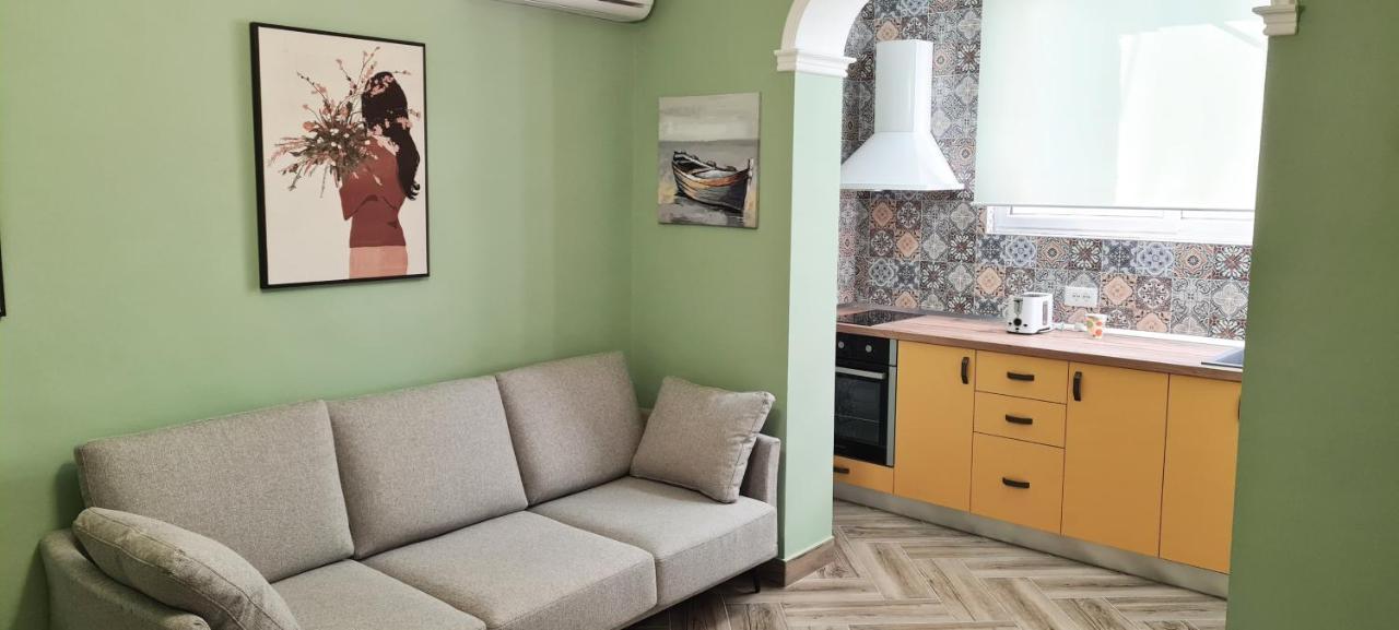 2V1 - Blloku Zy Apartman Tirana Kültér fotó