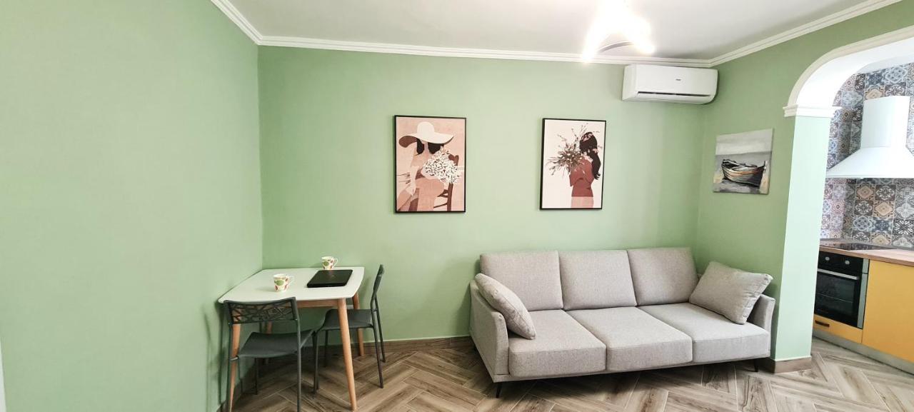 2V1 - Blloku Zy Apartman Tirana Kültér fotó