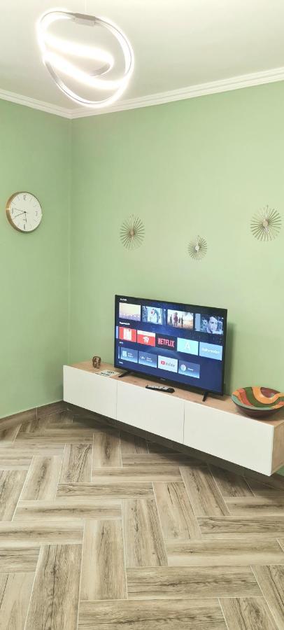 2V1 - Blloku Zy Apartman Tirana Kültér fotó