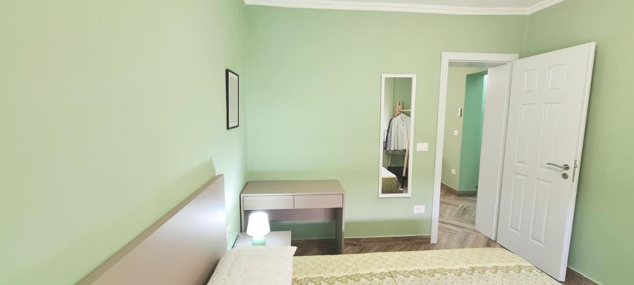 2V1 - Blloku Zy Apartman Tirana Kültér fotó