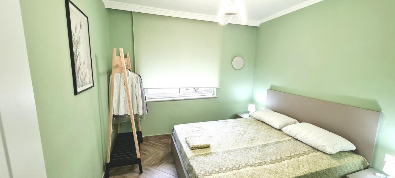 2V1 - Blloku Zy Apartman Tirana Kültér fotó