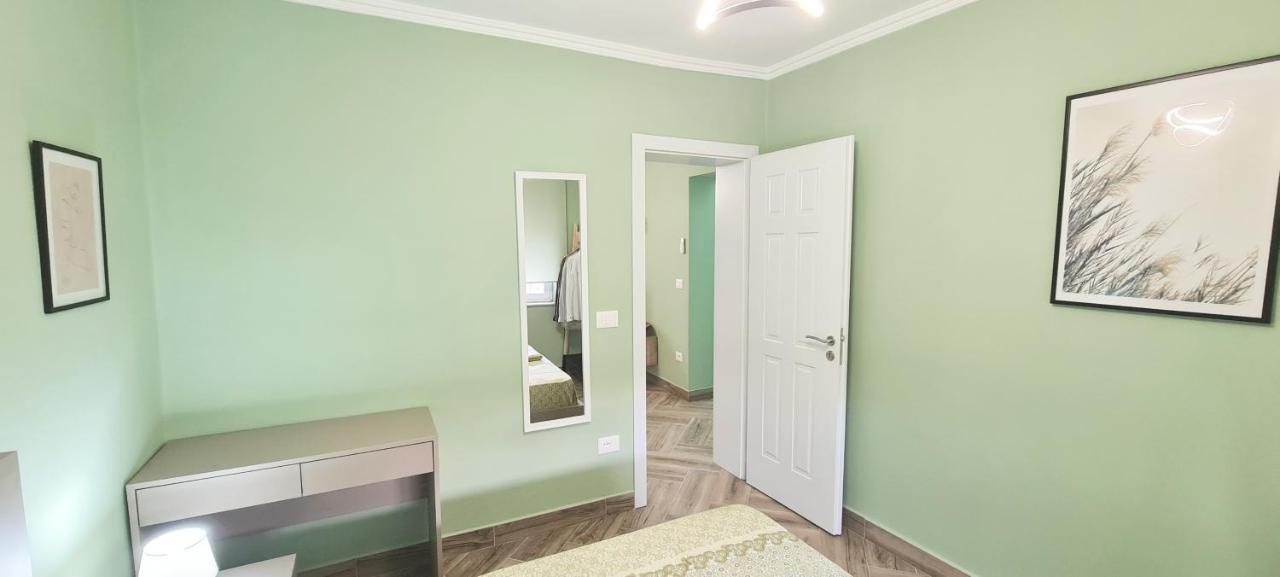 2V1 - Blloku Zy Apartman Tirana Kültér fotó