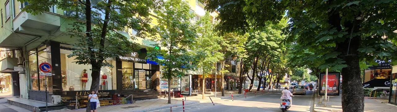 2V1 - Blloku Zy Apartman Tirana Kültér fotó